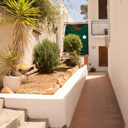 Casa Del Nostromo * Levanzo